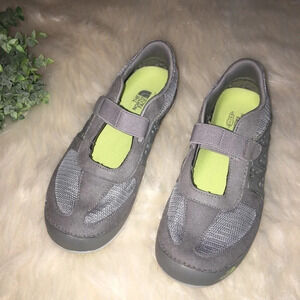 THE NORTH FACE Sz 6 Gray Athletic Shoes